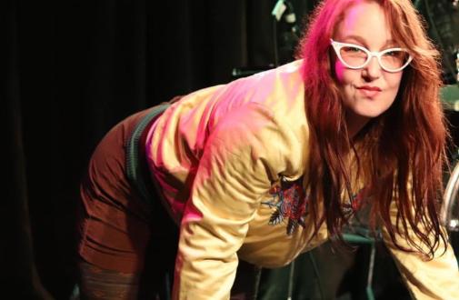 Sharon Simon sets the room ablaze with laughter